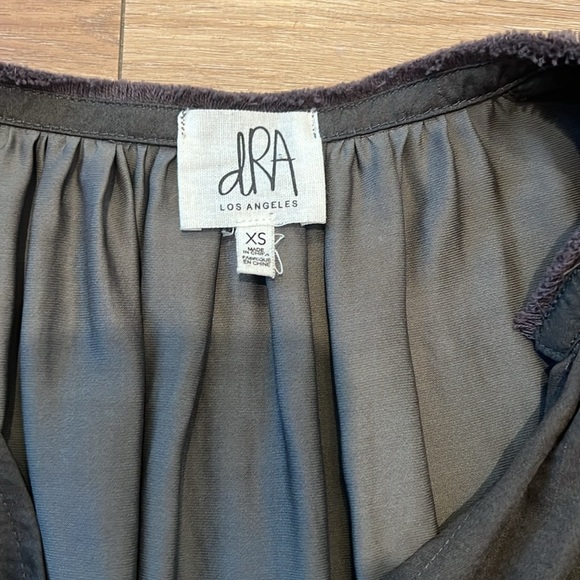 dRA Los Angeles NWT v neck hilo blouse Size - XSmall - Picture 3 of 6